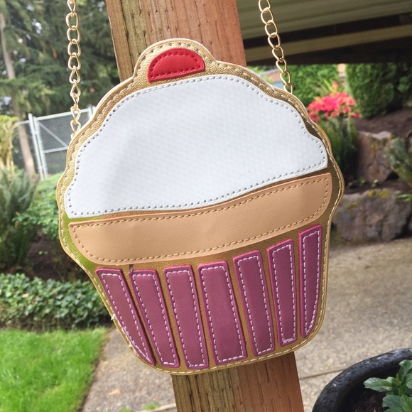 Handbags - Super cute trendy hipster cupcake crossbody bag
